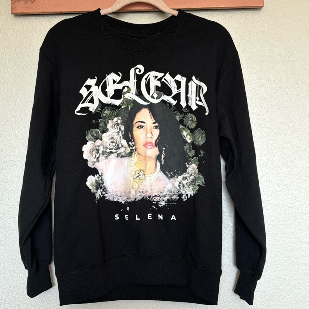 SELENA sweatshirt size Small